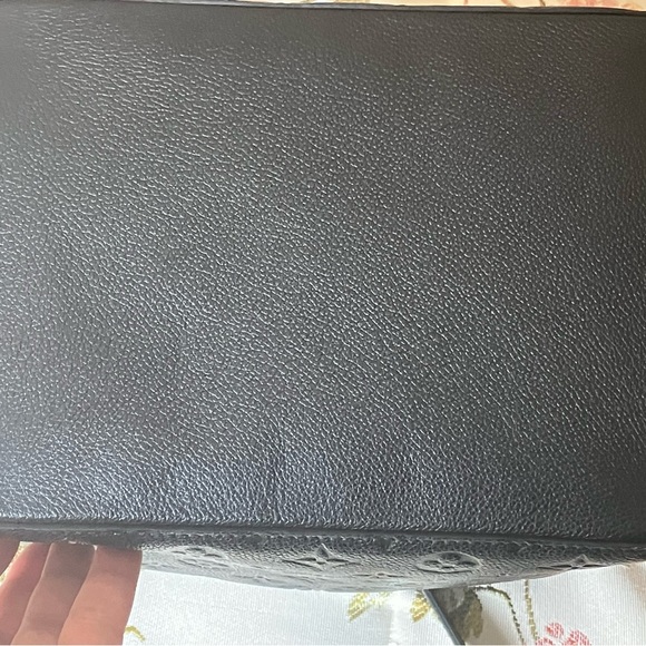 Louis Vuitton Neo Noe MM Empreinte - Picture 6 of 13